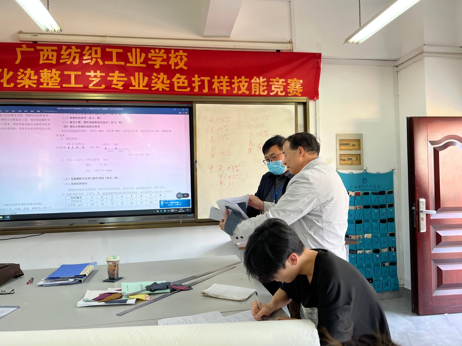 5.校长向实训指导教师了解学生实训情况(1).jpg