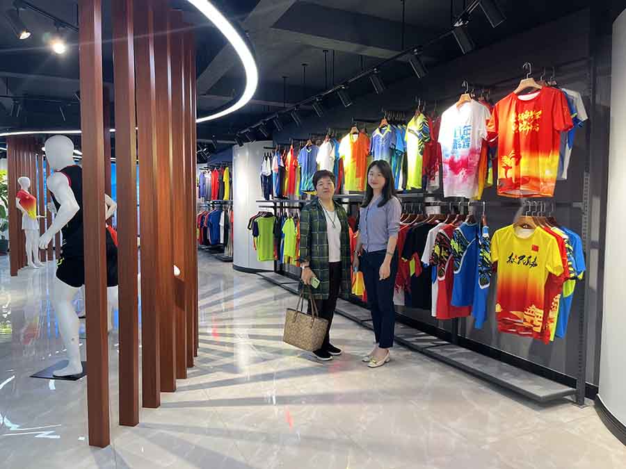 1649318427549031.jpg 教师在广西浩盈制衣有限公司.jpg