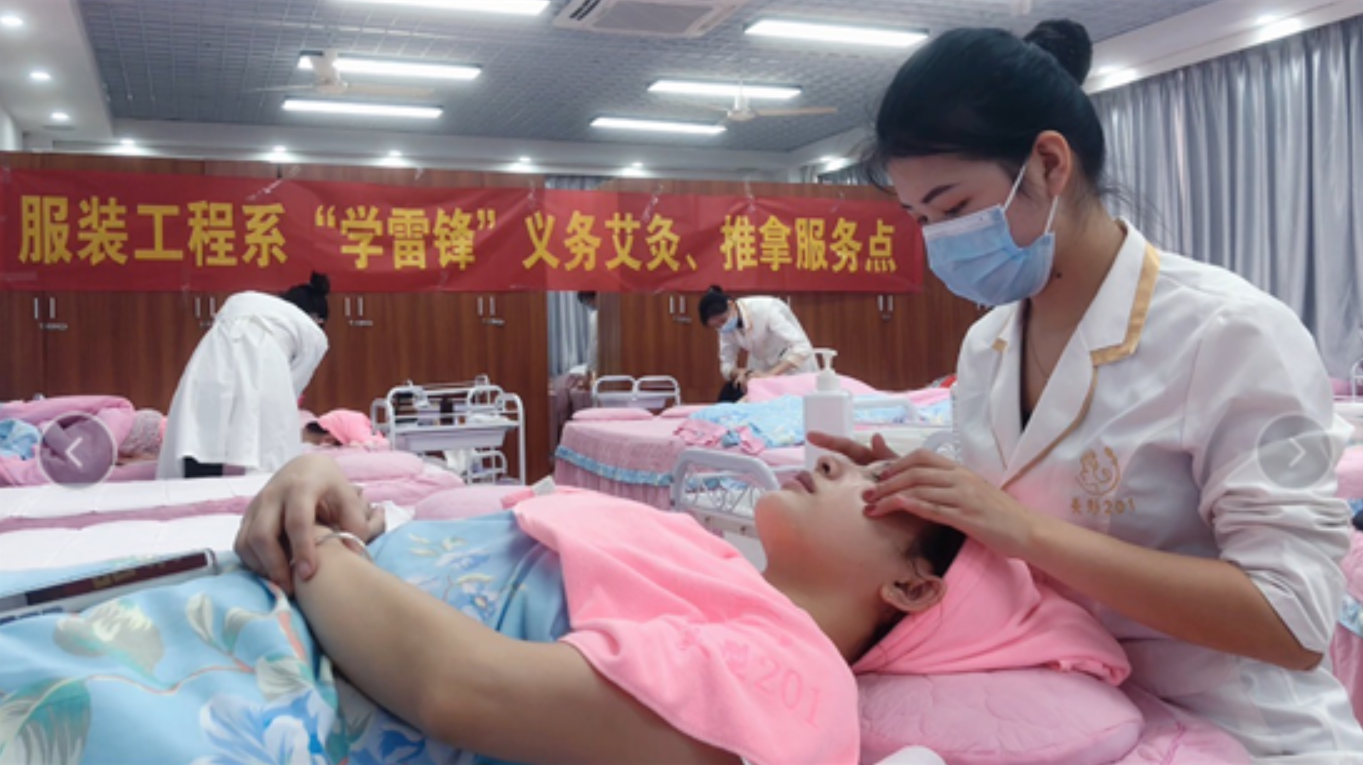 服装工程系学雷锋活动月05