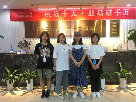 1.学生在厦门千黛集团实习工作.jpg