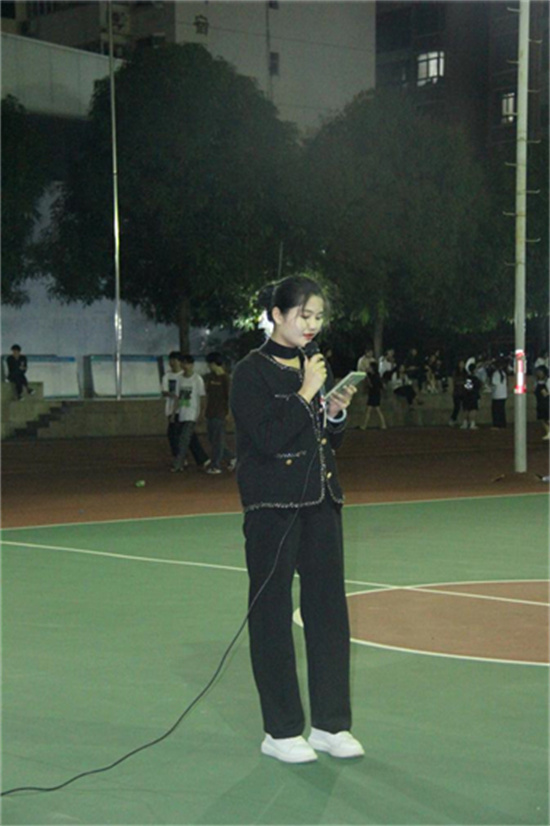 1651058171208514.jpg “音乐达人”路人演出3.jpg