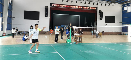 1651058229854533.jpg 羽毛球比赛1.jpg