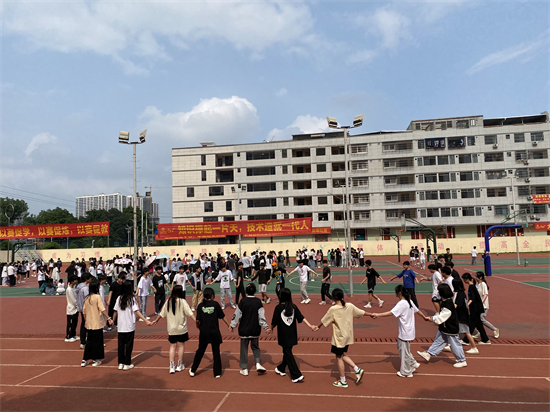 1651058454917486.jpg 素质拓展2.jpg