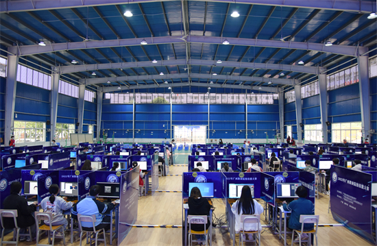 1651713146342845.jpg 8.《计算机平面设计》赛项比赛现场.jpg