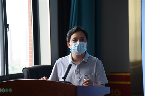 1652092486850555.jpg 福绵区人社局梁镇局长对福绵产业园区建设情况做介绍.jpg