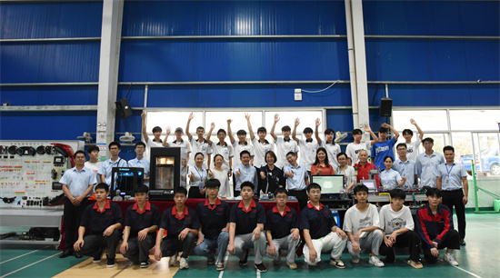 1653988213923425.jpg 5.机电工程系展区合影.jpg