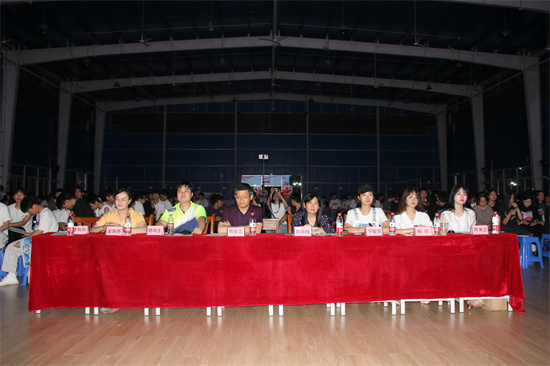 出席本次活动的领导、评委老师.jpg