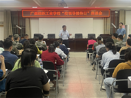 1668076365809455.jpg 5.陈黔校长在班主任例会上部署“校领导接待日”工作.jpg