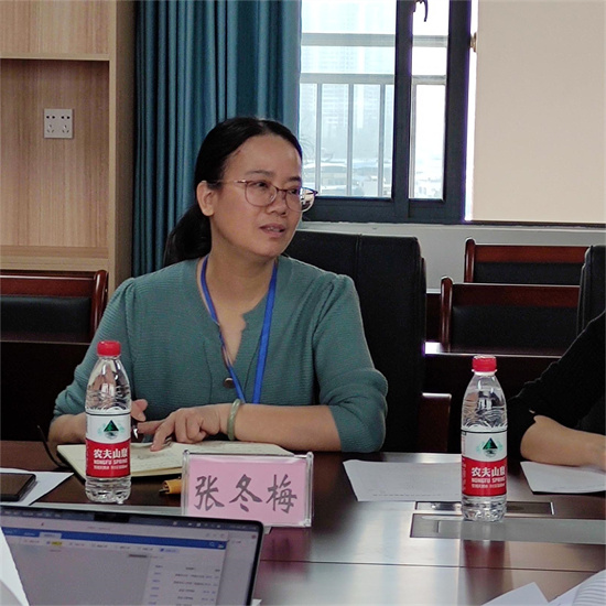 1669799076492339.jpg 3.广西纺织工业学校培训部主任张冬梅主持会议并向专家组汇报工作情况.jpg