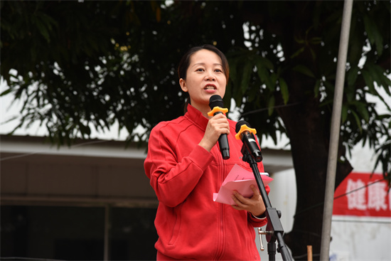 1669801671862505.jpg 2.马宇丽副校长主持本届运动会开幕式.jpg