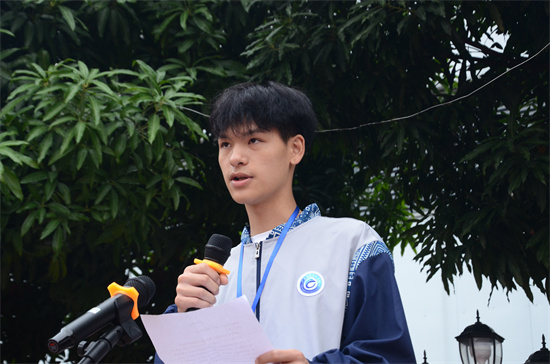 1669801689543927.jpg 5.运动员代表为运动会宣誓发言.jpg