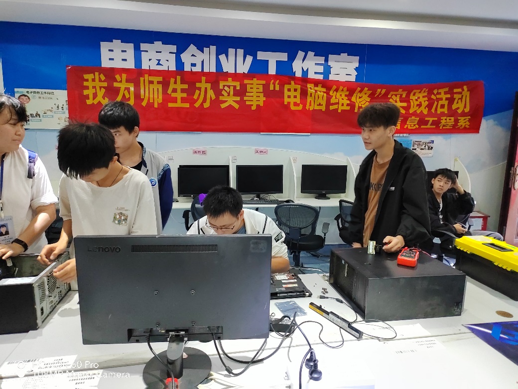 1669972521945736.jpg 活动团队为师生维修计算机.jpg