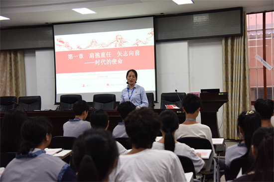 3. 学校副校长、名师教学党支部书记马宇丽为业余党校上第一课.jpg