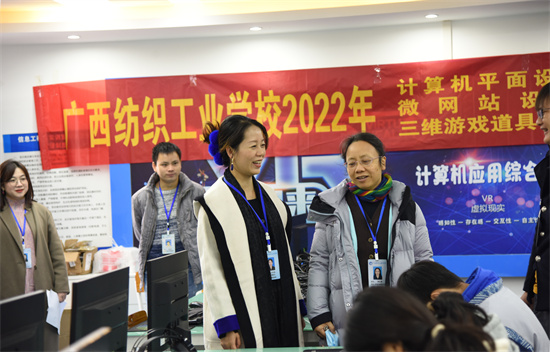 1671507861326807.jpg 5.马宇丽副校长、李红梅党委委员在相关部门负责人陪同下到信息工程系赛项现场指导.jpg