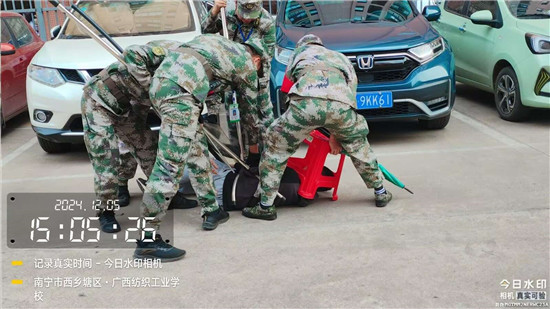 校园防暴安全演练_副本.jpg