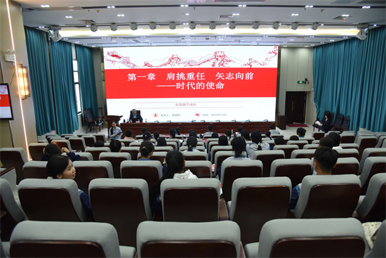 3.李晨辉副书记为业余党校上第一课.jpg
