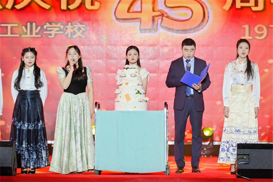 图片14纺染工程系《纺染show》.png