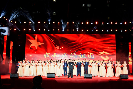 图片22教师代表《我和我的祖国》.png