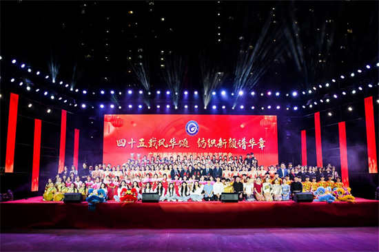 图片23合影留念.png