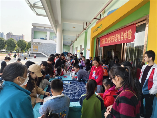 “非遗扎染润童心，义剪急救暖人心”活动现场1.jpg