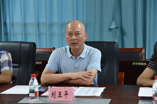 2.广西经贸职业技术学院+招生与就业指导办公室主任+刘五平讲话.jpg