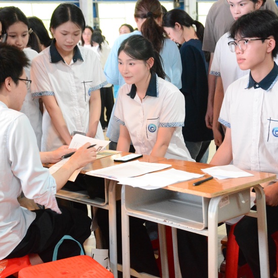5.学生面试.JPG
