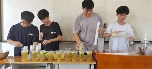 中西面点专业“手打柠檬茶”体验活动现场.jpg