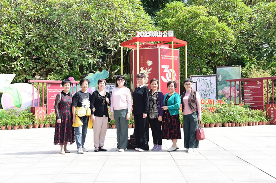 1762241812390242.jpg 4.姐妹们相聚,真开心.jpg