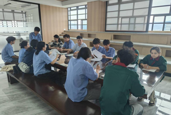 10、师生座谈 (1).png