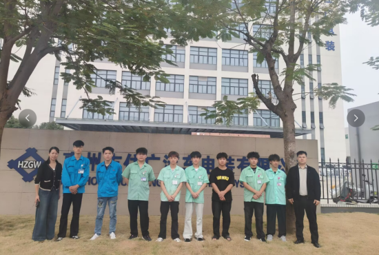 11.师生合影2 (1).png