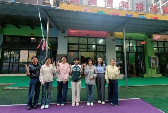 12.师生合影3 (1).JPG