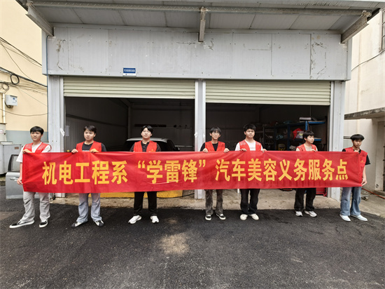 汽车美容志愿服务队成员.jpg