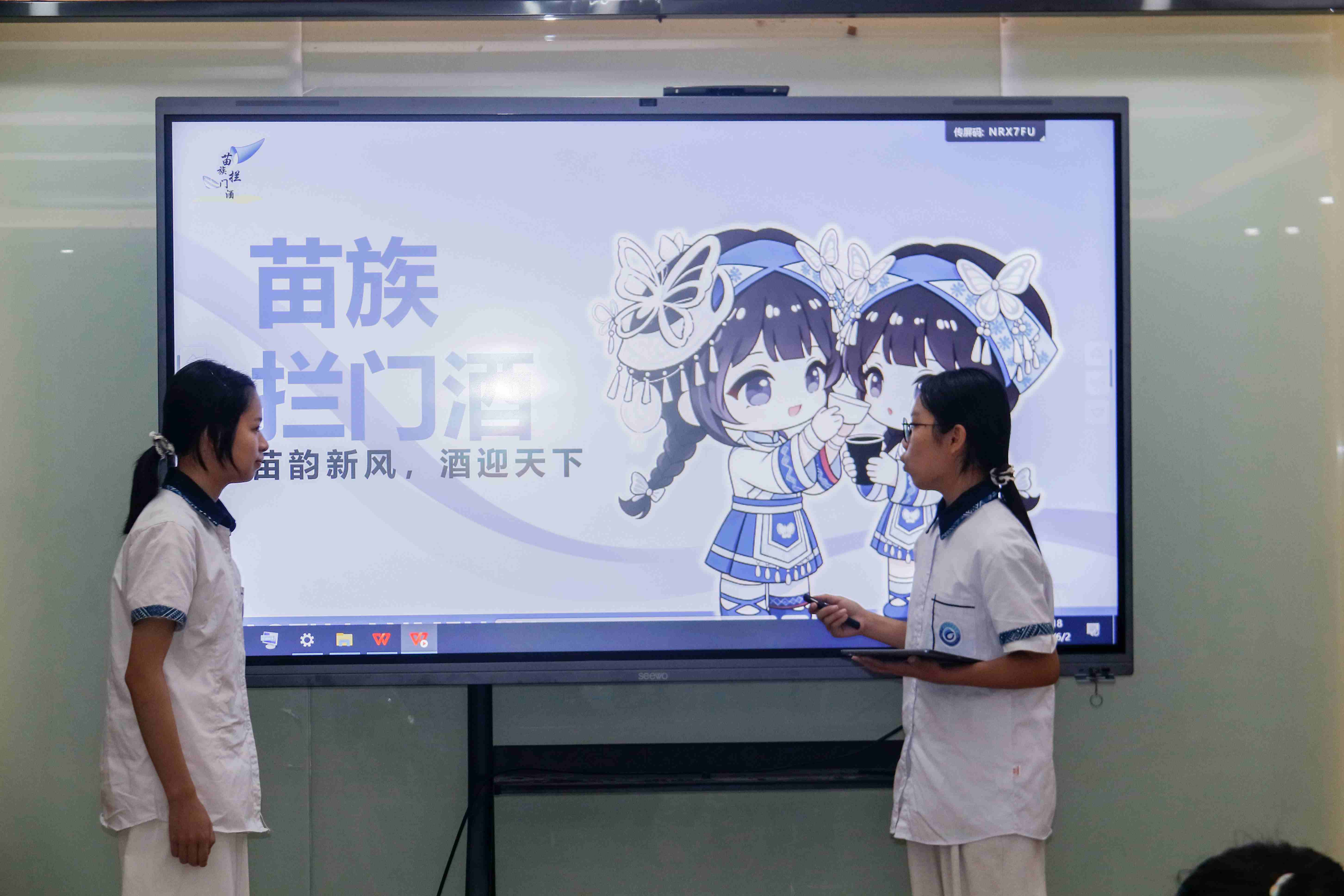 计算机平面设计专业学生汇报展示.jpg
