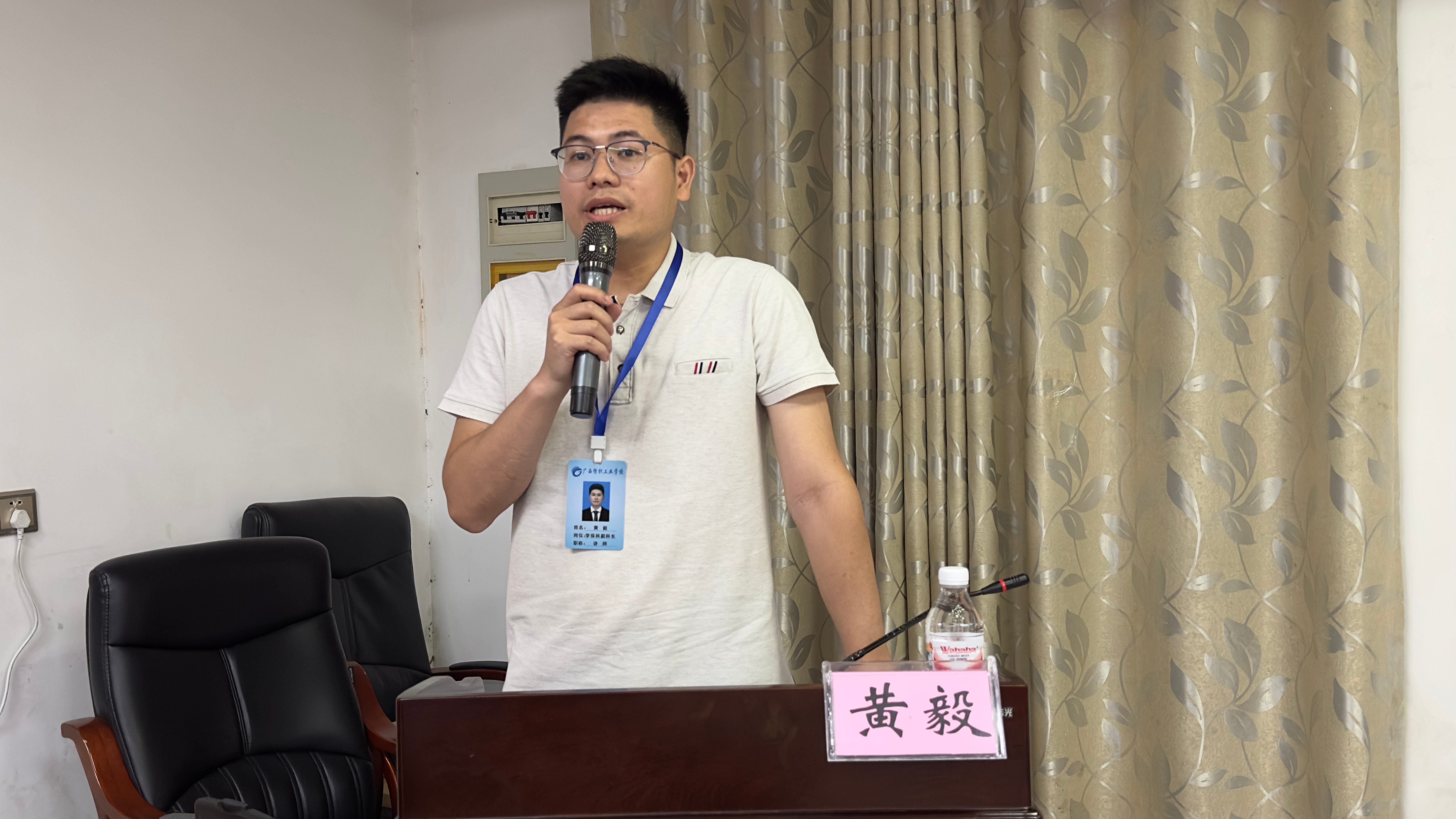 黄毅_看图王.jpg