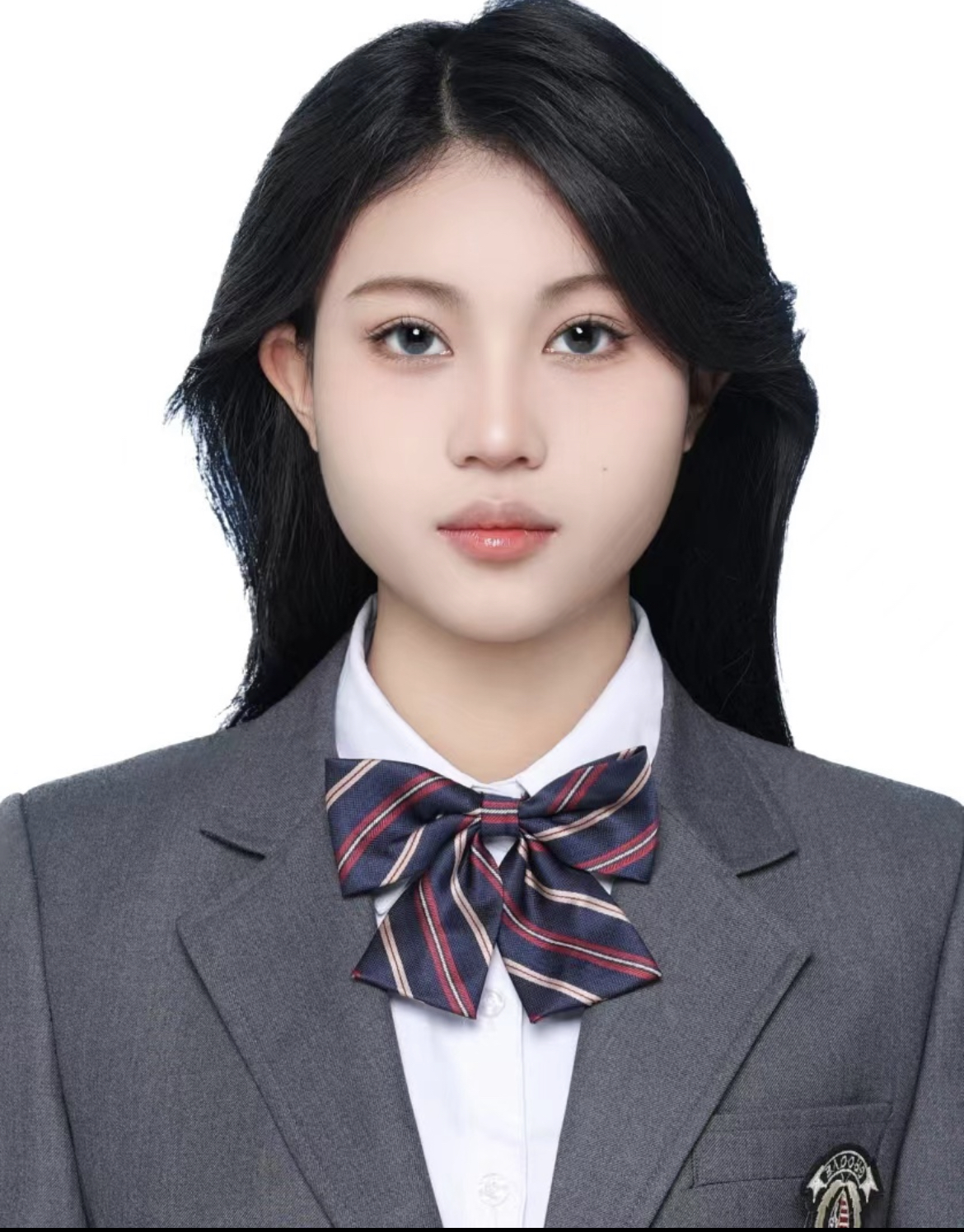 李雪儿：高星级饭店运营与管理专业2024届毕业生，现就读于广西国际商务职业技术学院。.jpg