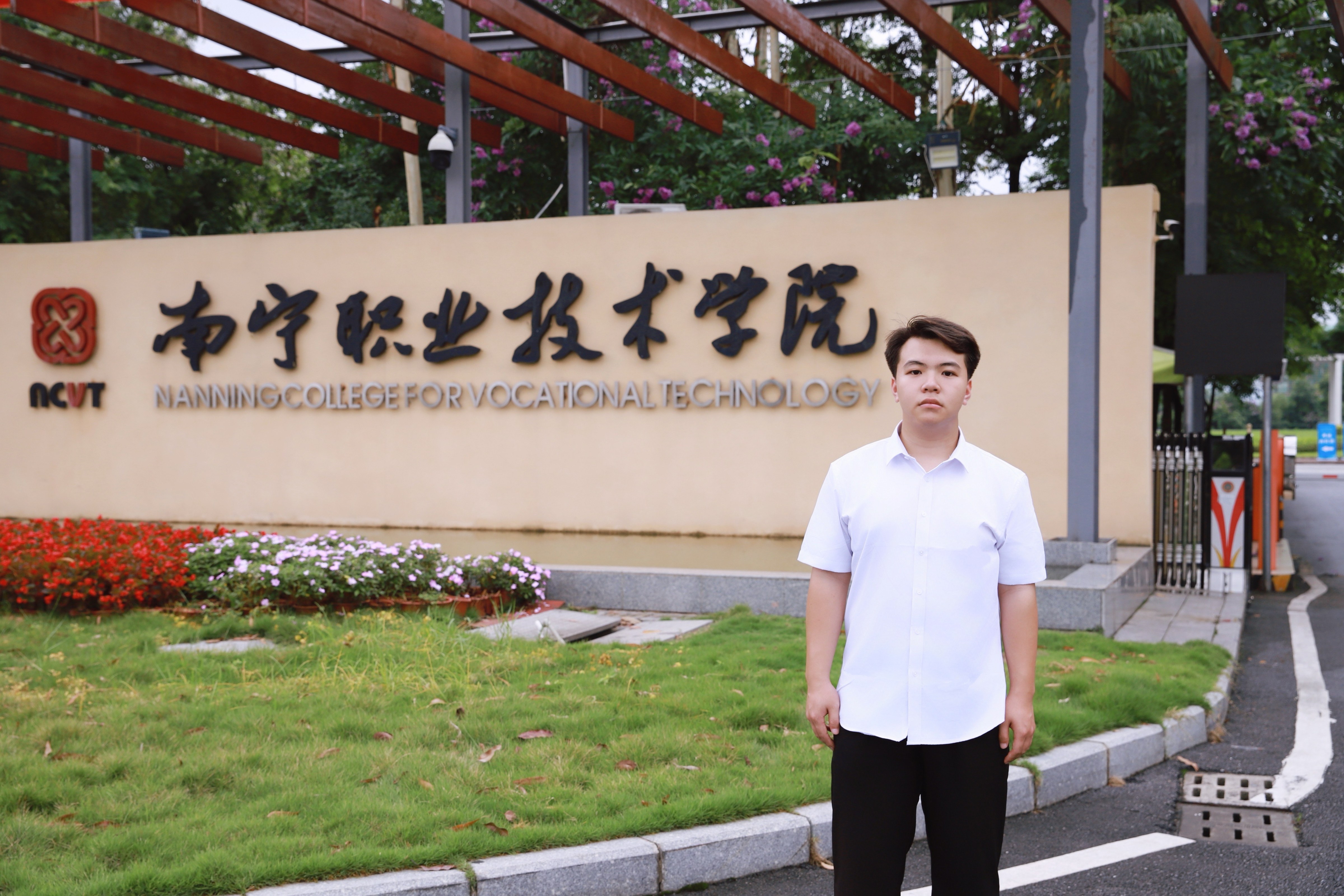 1781225907493366.jpg 潘远杨:计算机应用专业2023届毕业生,现就读于南宁职业技术大学。(1).jpg