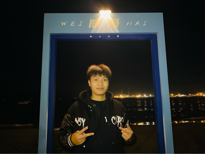 1781227302688605.png 邓伟发:建筑装饰技术专业2023届毕业生,曾代表广西参加全国职业技能大赛“建筑信息模型建模”赛项荣获个人二等奖,凭借技能大赛奖项优异成绩免试直升南宁职业技术大学。.png