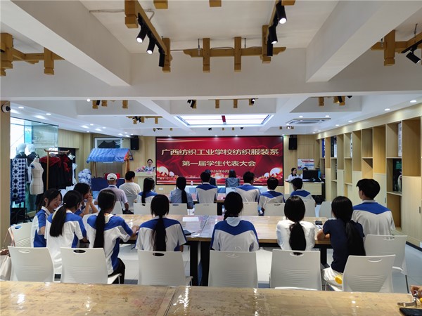 会议现场.jpg
