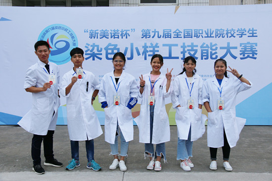 1510099659135111.jpg 参加比赛的选手.jpg