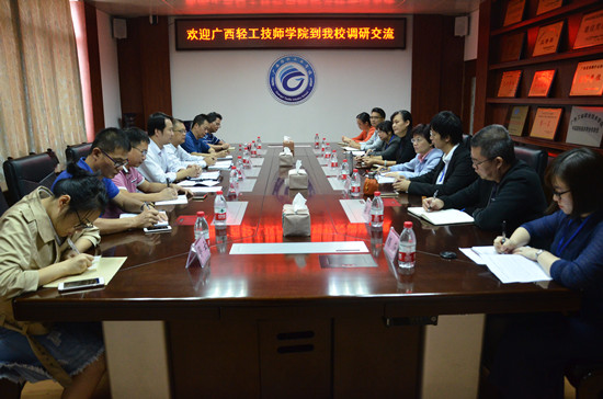 1511248492120824.jpg 交流会现场.jpg