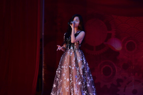 1514882636924839.jpg 服设172向洪瑶独唱《月半小夜曲》_副本.jpg