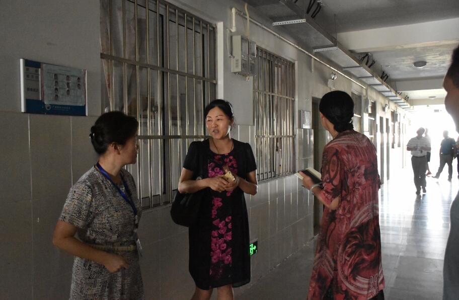 1528772508119512.jpg 参观宿舍2.jpg