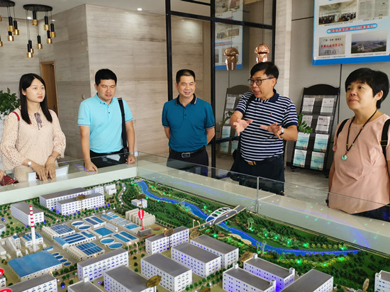 1559088767112119.jpg 玉林福绵区廖国兴副区长陪同参观福绵工业园区_副本.jpg