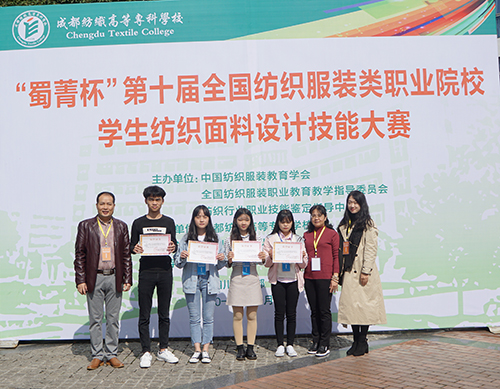 我校参赛团队 副本.jpg