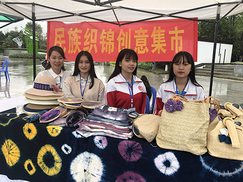 民族织锦创意集市展位 副本.jpg