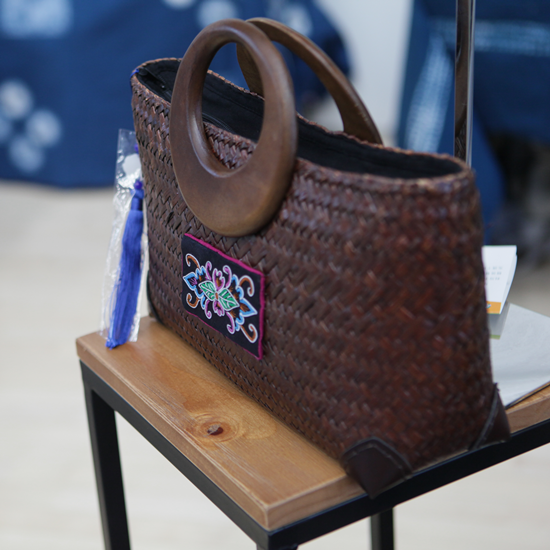 1569230871121586.png 我校展出的师生作品_副本.png