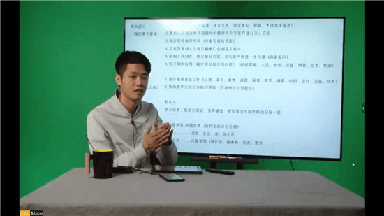 1584772913132359.png 雷抗老师协助企业设计师李福宁给数字媒体技术应用18班进行“校企互动课堂”教学.png