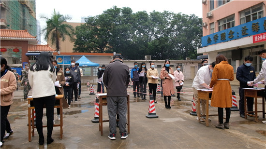 1587091461702427.jpg 3.学生进入校园后到班主任处报到.jpg