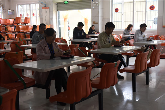 1587091489978933.jpg 7.就餐时保持一人一桌的就餐距离.jpg