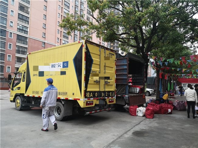 1615340692241272.jpg 1、采用小货车,以班级为单位搬运迁移学生行李.jpg